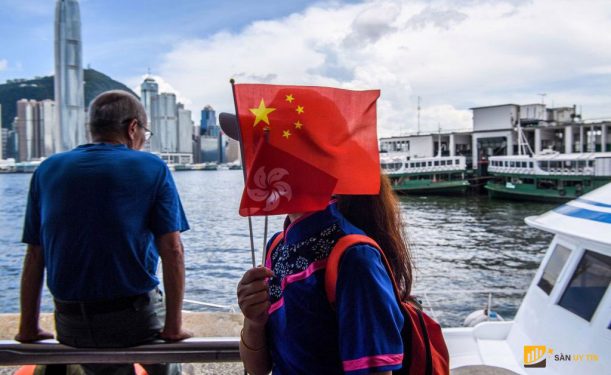 Các đợt IPO của Trung Quốc giúp Hong Kong tăng trưởng sau một năm khó khăn