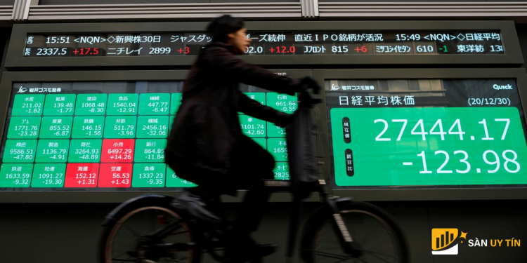 Cổ phiếu châu Á nhích lên khi hy vọng kích thích của Mỹ thúc đẩy tâm lý