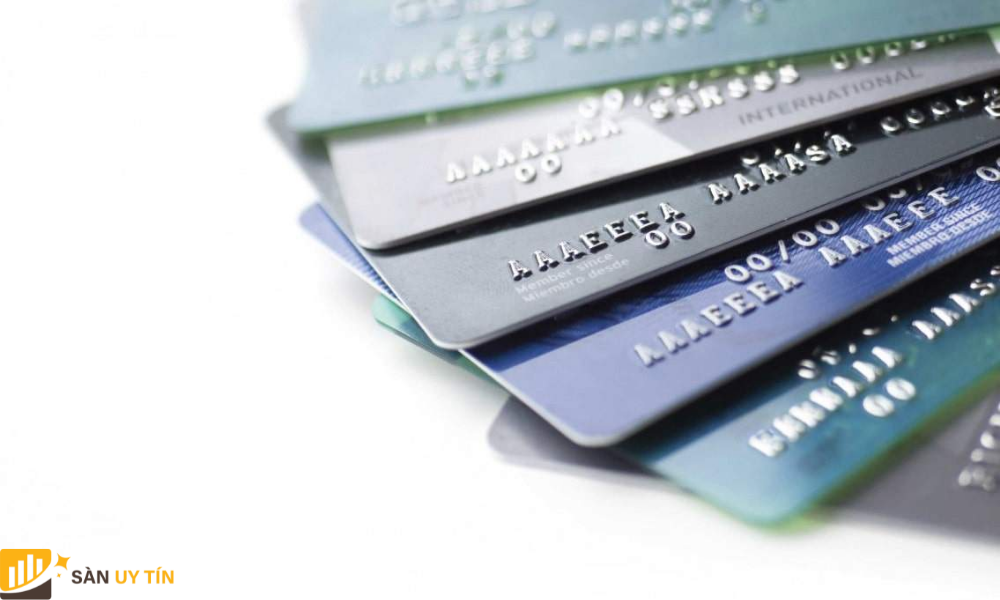 Đây là một loại thẻ ngân hàng theo tiêu chuẩn của ISO 7810 và được sử dụng để thực hiện các cuộc giao dịch tự động