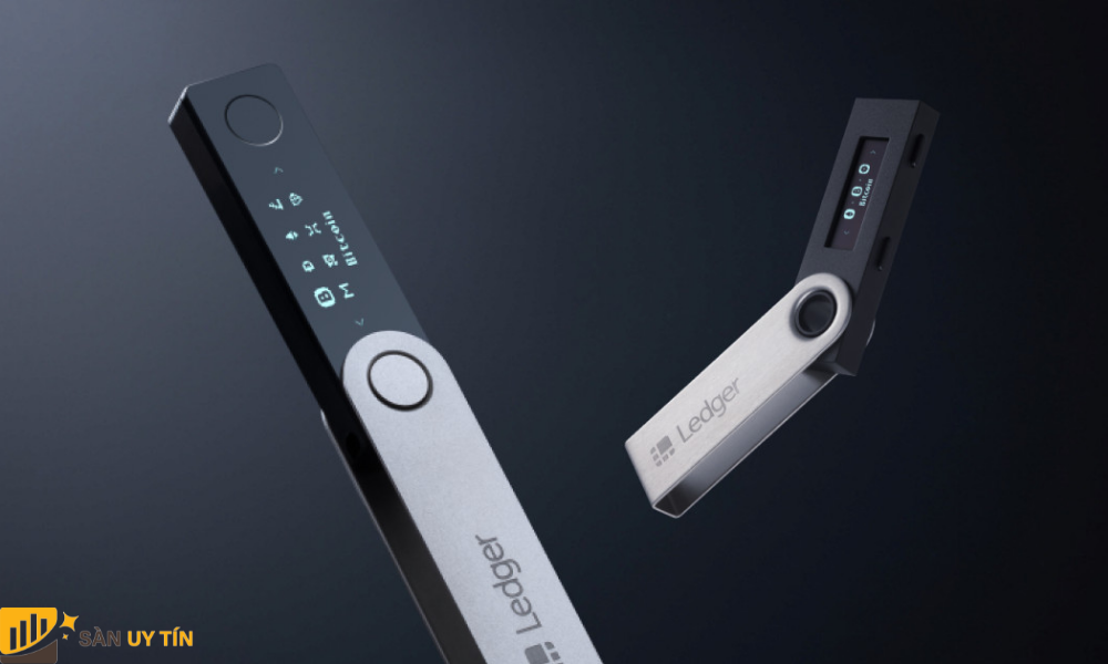 Ledger Nano S được biết đến là một loại ví lạnh tốt nhất hiện nay, với hình dáng tương tự như chiếc USB, nên nhà đầu tư có thể đem theo bất cứ nơi đâu.