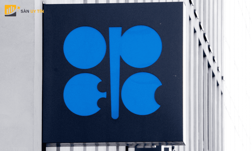 OPEC+ cắt giảm sản lượng 2 triệu thùng/ngày