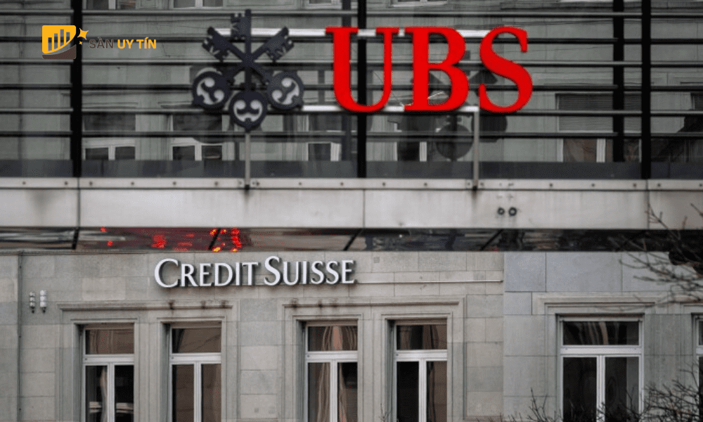UBS dong y mua doi thu Credit Suisse voi gia 323 ty USD