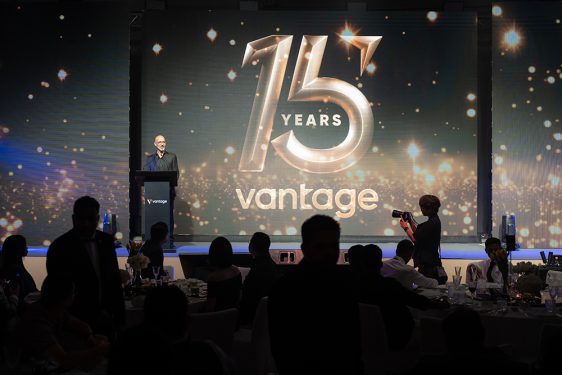 Vantage Celebrates 15 Years of Excellence at the APAC Gala Dinner in Bangkok (PRNewsfoto/Vantage)