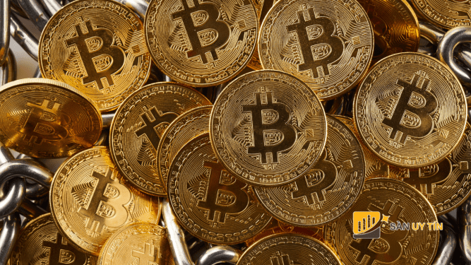 Bitcoin giữ 70,000 USD giữa áp lực bán, Altcoin lao dốc