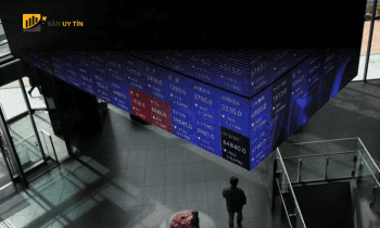 Thị trường chứng khoán lao dốc, giá dầu bật tăng trước kỳ vọng ngừng bắn tại Trung Đông