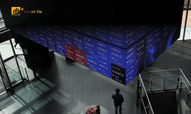 Thị trường chứng khoán lao dốc, giá dầu bật tăng trước kỳ vọng ngừng bắn tại Trung Đông